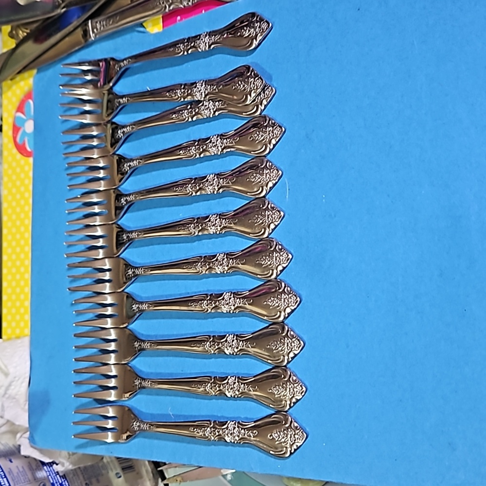 Rogers stainless steel 11 cocktail forks flower design